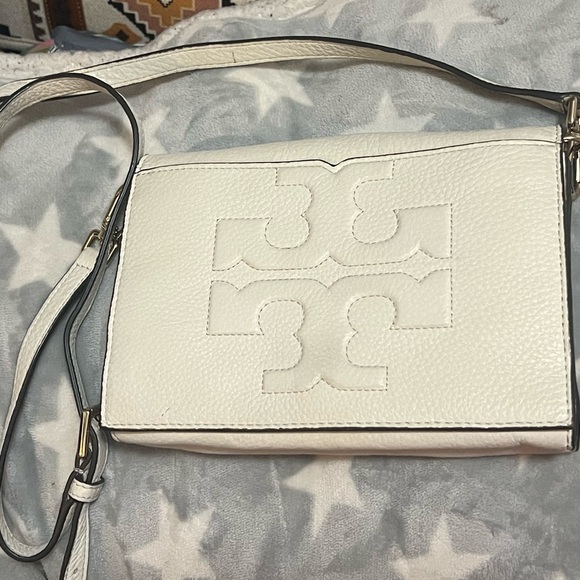 Tory Burch White Ivory Pebbled Leather Logo Crossbody Bombe T - Picture 2 of 6